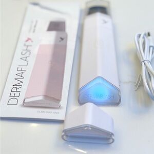 DERMAFLASH Facial Ultrasonic Pore Exfoliating Beauty Tool